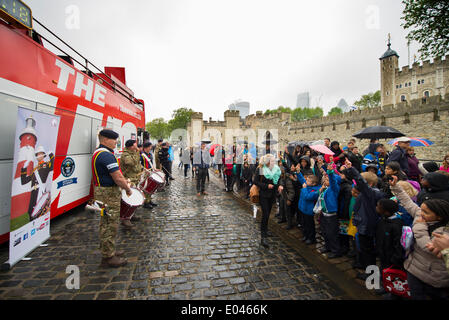 Tower of London, UK. 1st May 2014. As part of the Royal Marines 350th anniversary celebrations, the men and women of the Corps of Drums of Her Majesty’s Royal Marines Band Service are attempting to break the current world record for the longest continuous drum roll. The attempt started on 30th April and should finish on 3rd May 2014. A drum display entertains visitors in front of the Tower of London. Credit:  Malcolm Park editorial/Alamy Live News Stock Photo