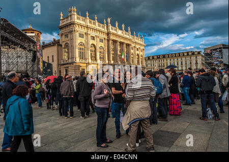 Turin, Italy. 01st May, 2014. Italy 1th May 2014 ' Torino Jazz Festival ' Piazza Castello during the concert Credit:  Realy Easy Star/Alamy Live News Stock Photo