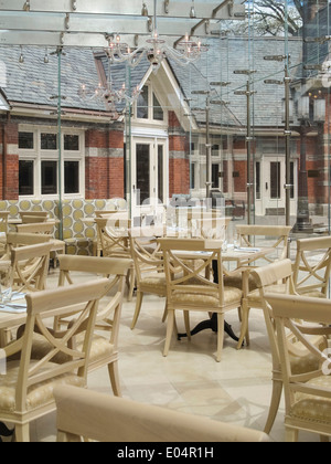 Glass Enclosed Dining Room with Patio View, Newly Renovated Tavern on the Green Restaurant, NYC, USA Stock Photo