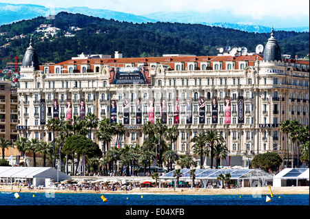 Europe, France, Alpes-Maritimes, Cannes, festival de Cannes. Yacht passing in front of the Carlton Palace. Stock Photo