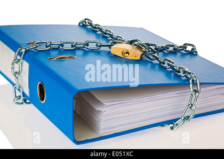 A file with chain and curtain castle closed. Data protection and data security., Ein Aktenordner mit Kette und Vorhangschloss ve Stock Photo