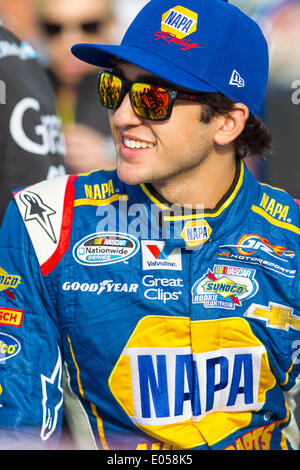 Talladega, Alabama, USA. 2nd May, 2014. Talladega, Alabama - May 02, 2014: Chase Elliott (9) prepares to qualify for the Aaron's 312 at Talladega Superspeedway in Talladega, Alabama. © csm/Alamy Live News Stock Photo