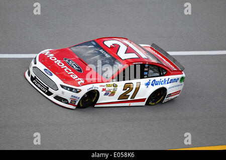 Talladega, Alabama, USA. 2nd May, 2014. Talladega, AL - May 02, 2014: Trevor Bayne (21) takes to the track to practice for the ''Aaron's 499'' at Talladega Superspeedway in Talladega, AL. Credit:  csm/Alamy Live News Stock Photo