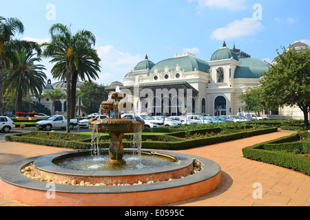 Garden and fountain, Emperors Palace Hotel Casino Resort, Kempton Park, East Rand, Gauteng Province, Republic of South Africa Stock Photo