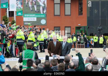 Glasgow, Scotland, UK. 3rd May 2014.  Celtic FC, Celtic fans on The Celtic Way. Celtic fans try out the new walkway up to the stadium which was opened officially today by past Celtic captain Billy McNeill. Stock Photo