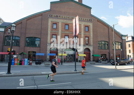 Toronto, Canada. 04th May, 2014. Runners pass the famous St Lawrence Market building, Goodlife Fitness Toronto Marathon, Front Street, Toronto , Ontario, Canada - 4 May 2014  Credit:  Peter Llewellyn/Alamy Live News Stock Photo