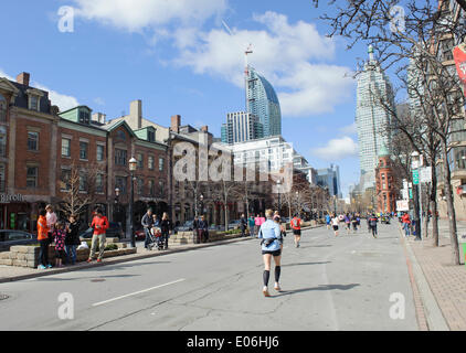 Toronto, Canada. 04th May, 2014. Runners head toward downtown, Goodlife Fitness Toronto Marathon, Front Street, Toronto , Ontario, Canada - 4 May 2014  Credit:  Peter Llewellyn/Alamy Live News Stock Photo