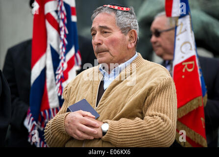 Oranienburg, Germany. 04th May, 2014. Menachem Taub from Israel, Sachsenhausen concentration camp survivor, sits during the ceremony to mark the 69th anniversary of the liberation of Sachsenhausen and Ravensbrueck concentration camps at Station Z in Oranienburg, Germany, 04 May 2014. The pupils want to turn a former prisoner of war camp into a memorial. The 69th anniversary of the liberation is celebrated on 04 May 2014. Photo: DANIEL NAUPOLD/dpa/Alamy Live News Stock Photo