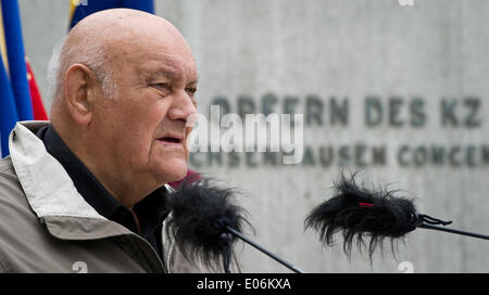 Oranienburg, Germany. 04th May, 2014. Karel Gdanietz from Poland, Sachsenhausen concentration camp survivor, gives a speech during the ceremony to mark the 69th anniversary of the liberation of Sachsenhausen and Ravensbrueck concentration camps at Station Z in Oranienburg, Germany, 04 May 2014. The pupils want to turn a former prisoner of war camp into a memorial. The 69th anniversary of the liberation is celebrated on 04 May 2014. Photo: DANIEL NAUPOLD/dpa/Alamy Live News Stock Photo