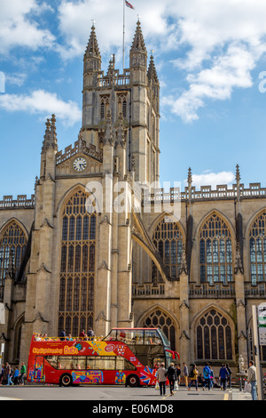 Bath Abbey and Bath tour bus, Bath, Somerset Stock Photo