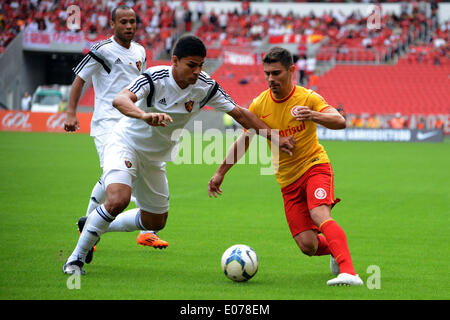 Porto Alegre, Brazil. 4th May, 2013. PORTO ALEGRE BRAZIL -04 May. Alex in the match between the Internacional and Sport, corresponding to the second week of the Brazilian Championship, played at the Beira Rio stadium, on May 4, 2014 Photo: Luiz Munhoz/Urbanandsport/Nurphoto © Luiz Munhoz/NurPhoto/ZUMAPRESS.com/Alamy Live News Stock Photo