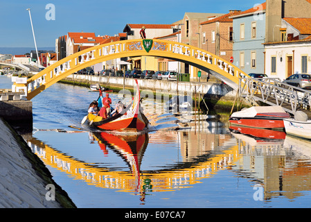 Portugal, Aveiro: Traditional Moliceiro boat crossing the channel of Sao Roque Stock Photo
