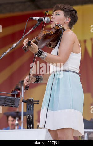 New Orleans, Louisiana, USA. 4th May, 2014. SARAH NEUFELD performs live with Arcade Fire at NOLA Jazz Fest in New Orleans, Louisiana © Daniel DeSlover/ZUMAPRESS.com/Alamy Live News Stock Photo