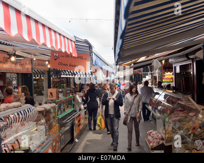 Naschmarkt, extensive outdoors market in Vienna Austria, fresh foods and  farm produce in numerous stalls Stock Photo