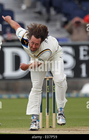 Chester Le Street, UK. 5th May 2014. Yorkshire's Ryan Sidebottom in action on Day two of the LV County Championship Division One game between Durham CCC & Yorkshire CCC at Emirates Durham ICG in Chester Le Street on Monday May 5th 2014. Credit:  Mark Fletcher/Alamy Live News Stock Photo