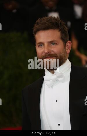 Bradley Cooper Network on X: Photos: The 2022 Met Gala Celebrating In  America An Anthology of Fashion  #BradleyCooper # MetGala  / X