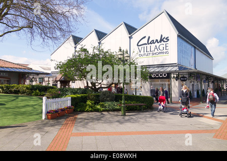 rester tub stå Clarks Village Outlet Shopping, Street, Somerset, England, UK Stock Photo -  Alamy