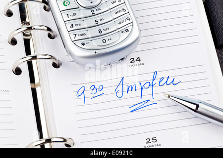 An appointment is put down in a calendar: Inoculate, Ein Termin ist in einem Kalender eingetragen: Impfen