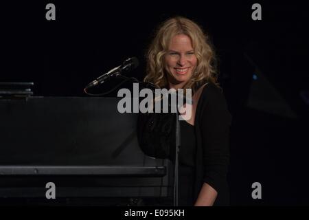 Mannheim, Badenwuertemberg, Deutschland. 6th May, 2014. Vonda Shepard during a concert at Capitol on May 06, 2014 in Mannheim, Germany. (Photo by Ulrich Roth) © Ulrich Roth/NurPhoto/ZUMAPRESS.com/Alamy Live News Stock Photo