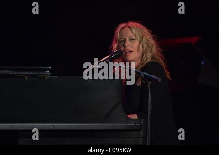 Mannheim, Badenwuertemberg, Deutschland. 6th May, 2014. Vonda Shepard during a concert at Capitol on May 06, 2014 in Mannheim, Germany. (Photo by Ulrich Roth) © Ulrich Roth/NurPhoto/ZUMAPRESS.com/Alamy Live News Stock Photo