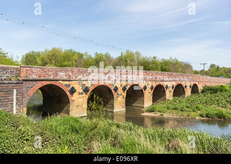 Brick and stone built road bridge over the River Stour in Shipston-on-Stour in the Warwickshire Cotswolds on a sunny day Stock Photo