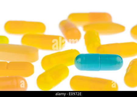 Many tablets lie on a bright background. Symbolic photo fue medicine and drugs of the pharmaceutical industry, Viele Tabletten l Stock Photo