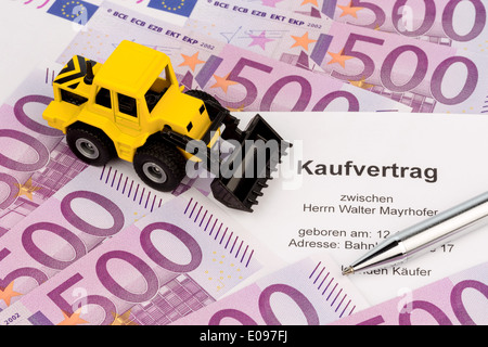 Bill of sale for new excavator. Lies on euro of bank notes, Kaufvertrag fuer neuen Bagger. Liegt auf Euro Geldscheinen Stock Photo