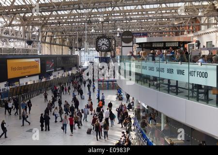 Cafe and Concourse, Waterloo Station, London, England Stock Photo - Alamy