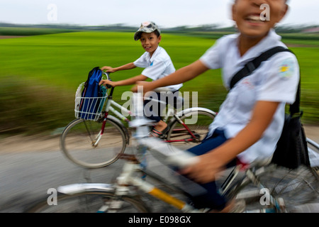 Vietnamese School Boys Cycling To School, Hoi An, Quảng Nam Province, Vietnam Stock Photo