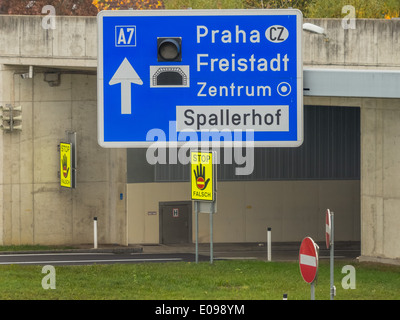 Austria, Linz, town highway. Tunnel fue noise reassurance in the Bindermichel on highway A7., oesterreich, Stadtautobahn. Tunnel Stock Photo