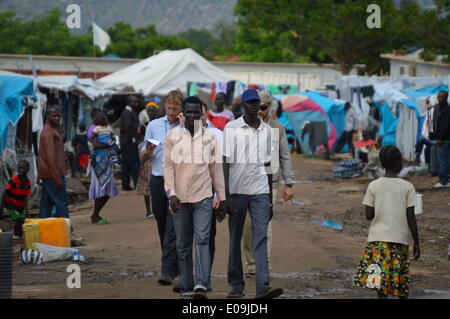 Juba, South Sudan, Africa. 6th May, 2014. Displaced residents at the UN Mission in South Sudan (UNMISS) Tomping compound. UN Secretary-General with the community leaders representing the thousands of civilians who have sought shelter in the United Nations compound to hear of their concerns first hand. © Samir Bol/ZUMA Wire/ZUMAPRESS.com/Alamy Live News Stock Photo