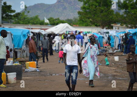 Juba, South Sudan, Africa. 6th May, 2014. Displaced residents at the UN Mission in South Sudan (UNMISS) Tomping compound. UN Secretary-General with the community leaders representing the thousands of civilians who have sought shelter in the United Nations compound to hear of their concerns first hand. © Samir Bol/ZUMA Wire/ZUMAPRESS.com/Alamy Live News Stock Photo