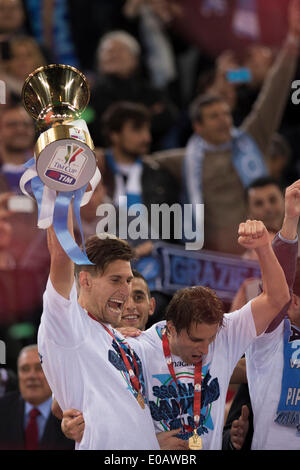 Rome, Italy. 3rd May, 2014. Federico Fernandez (Napoli) Football/Soccer : Federico Fernandez of Napoli celebrates with the trophy after winning the Coppa Italia (TIM Cup) Final match between ACF Fiorentina 1-3 SSC Napoli at Stadio Olimpico in Rome, Italy . © Maurizio Borsari/AFLO/Alamy Live News Stock Photo