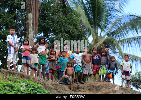 indigenous tribes people on the banks of river Rio Baudo. Jungle village Puerto Alegre Nauca,  Choco province,  Colombia Stock Photo