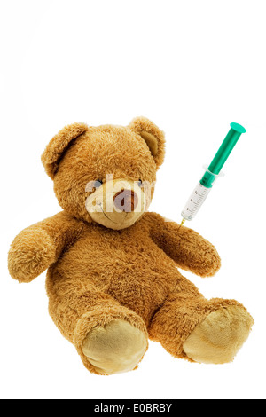 En teddy bear gets an injection. Inoculating and syringe., En Teddybaer bekommt eine Injektion. Impfen und Spritze. Stock Photo