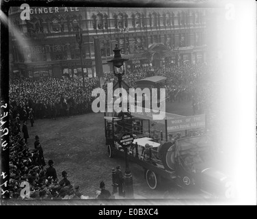 The WRAF on parade in London at the end of World War I, 1918 Stock Photo