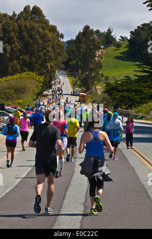 Runners on Highway 1 participate in the 2014 Big Sur Marathon - BIG SUR, CALIFORNIA Stock Photo