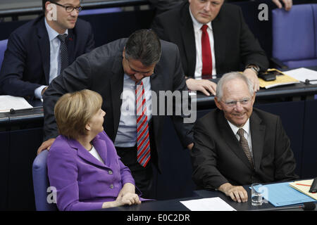 Berlin, Germany. 8th May, 2014. Berlin, Germany. May 08th, 2014. 33rd session of the German Parliament - first consultation of the draft of a law on the fundamental reform of the renewable energies Act and to amend other provisions of the energy law tabled by the German Federal Government./Picture: German Chancellor Angela Merkel (CDU), Sigmar Gabriel (SPD), German Minister of Economy and Energy, and Wolfgang SchÃ¤uble (CDU), German Minister of Finance. Credit:  Reynaldo Paganelli/NurPhoto/ZUMAPRESS.com/Alamy Live News Stock Photo