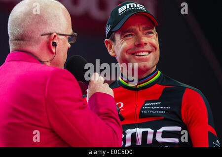 Belfast, N.Ireland. 8th May 2014. Cadel EVANS, leader of the BMC Racing Team, interviewed during the Opening Ceremony for the Big Start of the Giro d'Italia from Belfast City Hall. Credit:  Action Plus Sports Images/Alamy Live News Stock Photo