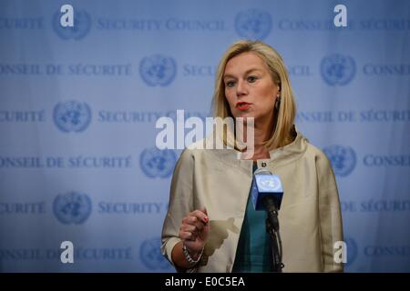 (140508) -- NEW YORK, May 8, 2014 (Xinhua) -- Sigrid Kaag, the special coordinator of the Joint Mission of the Organisation for the Prohibition of Chemical Weapons (OPCW) and the United Nations, briefs reporters after a Security Council meeting on Syria, at the UN headquarters in New York, on May 8, 2014. Kaag, head of the international mission overseeing the destruction of Syria's chemical weapons, urged countries with influence on the armed groups in Syria to ensure unfettered access in the world efforts to remove the remaining lethal stockpile in the war-torn country. (Xinhua/Niu Xiaolei) Stock Photo