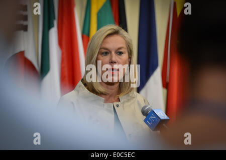 (140508) -- NEW YORK, May 8, 2014 (Xinhua) -- Sigrid Kaag, the special coordinator of the Joint Mission of the Organisation for the Prohibition of Chemical Weapons (OPCW) and the United Nations, briefs reporters after a Security Council meeting on Syria, at the UN headquarters in New York, on May 8, 2014. Kaag, head of the international mission overseeing the destruction of Syria's chemical weapons, urged countries with influence on the armed groups in Syria to ensure unfettered access in the world efforts to remove the remaining lethal stockpile in the war-torn country. (Xinhua/Niu Xiaolei) Stock Photo