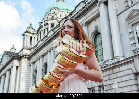 Belfast, Northern Irealand, 8 May 2014 - A model carries the 9.5kg, 18 carat gold Trofeo Senza Fine trophy at the Giro d'Italia opening team presentation Credit:  Stephen Barnes/Alamy Live News Stock Photo