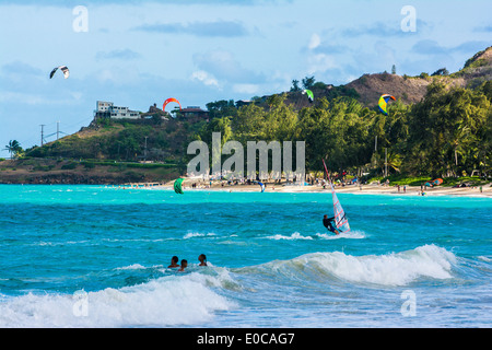 Kitesurfing & windsurfing at Kailua Beach, Oahu, Hawaii, USA Stock Photo