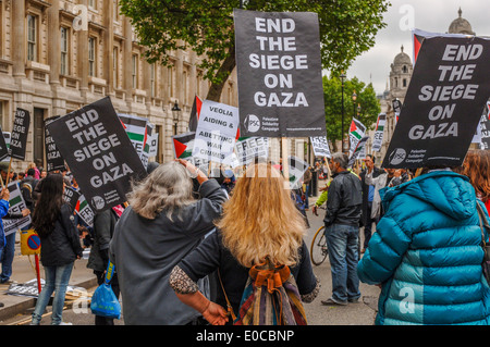 Free Gaza peaceful demonstration, opposite Downing Street, Whitehall, London England UK 2009 Stock Photo