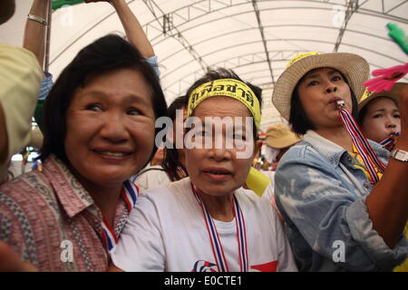 Bangkok, Thailand. 9th May 2014. Anti-government protesters during a rally surrounding the Government House. Protesters marched on many key sites in Bangkok, police fired tear gas and some protesters have been injured. The protesters vowed to strike the final bow to sweep away Thaksin regime. Credit:  John Vincent/Alamy Live News Stock Photo
