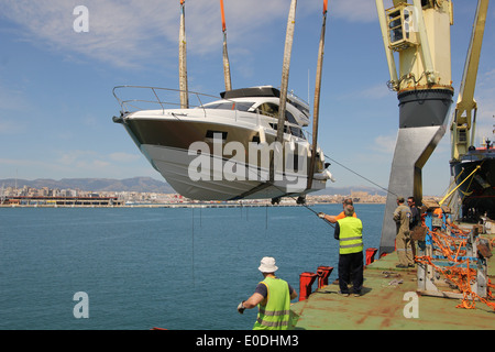 Luxury Motor Yacht - being discharged after arriving in Palma de Mallorca on board MS Marmadura / Sevenstar Yacht Transport Stock Photo
