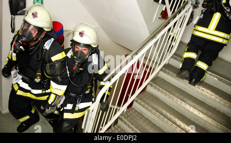 Zwickau, Germany. 23rd Apr, 2023. Firefighters wearing breathing