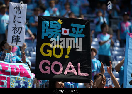 Sagan Tosu fans, MAY10, 2014 - Football/Soccer : 2014 J.League Division 1, between Yokohama F Marinos 1-2 Sagan Tosu at Nissan Stadium, Kanagawa, Japan. © Jun Tsukida/AFLO SPORT/Alamy Live News Stock Photo