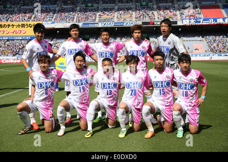 Sagan Tosu Team Group Line-Up, MAY10, 2014 - Football/Soccer : 2014 J.League Division 1, between Yokohama F Marinos 1-2 Sagan Tosu at Nissan Stadium, Kanagawa, Japan. © Jun Tsukida/AFLO SPORT/Alamy Live News Stock Photo