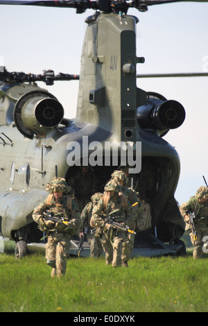 Troops disembark from a Royal Air Force Chinook Helicopter on Salisbury Plain Training Area Stock Photo